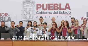 Presentan escudo y uniforme de la nueva Universidad del Deporte en Puebla