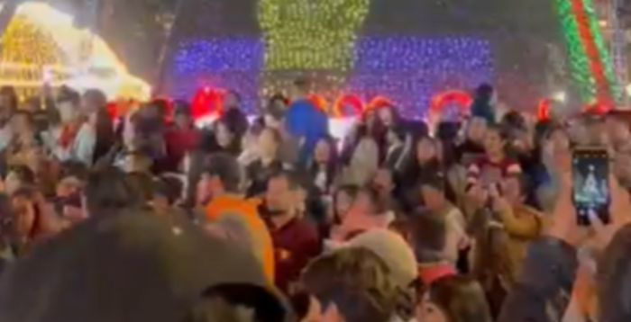 Con orden y tranquilidad fue el encendido del &aacute;rbol en la capital poblana