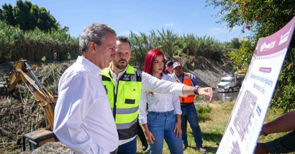 Supervisa Pepe Chedraui desazolve de la Barranca Miguel Negrete