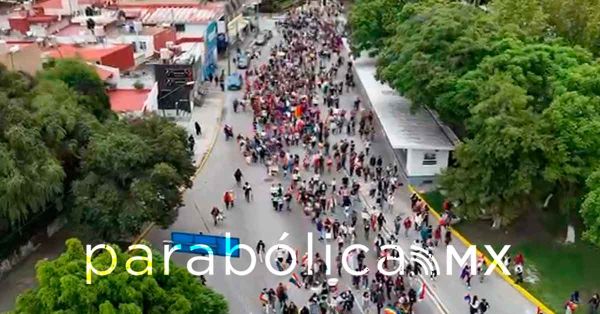 Condenan ataques homof&oacute;bicos en la Marcha LGBTTTIQ+