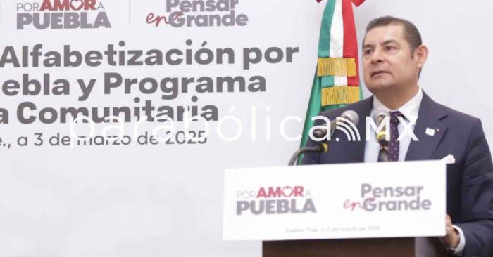 Impulsa Alejandro Armenta alfabetización masiva en Puebla
