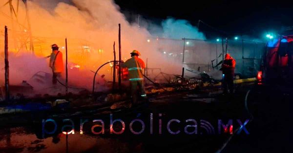 Reporta Segob saldo blanco tras incendio en la Central de Abasto de Huixcolotla