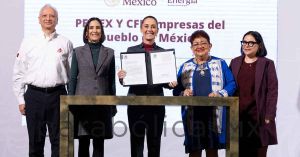Firma Sheinbaum leyes secundarias para revertir reforma energ&eacute;tica de 2013