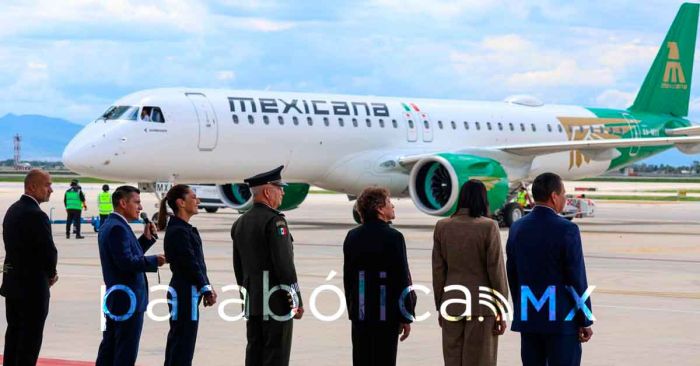 Recibe Sheinbaum la primera de 20 aeronaves Embraer para Mexicana de Aviación