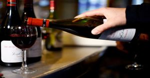 Planea Trump un arancel del 200% al vino y otras bebidas alcohólicas de la UE