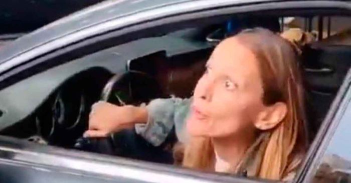 Vinculan a proceso a la Lady Racista por el delito de discriminación