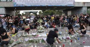 Protestan por muerte de dos comunicadores en Festival Axe Ceremonia; acusan negligencia