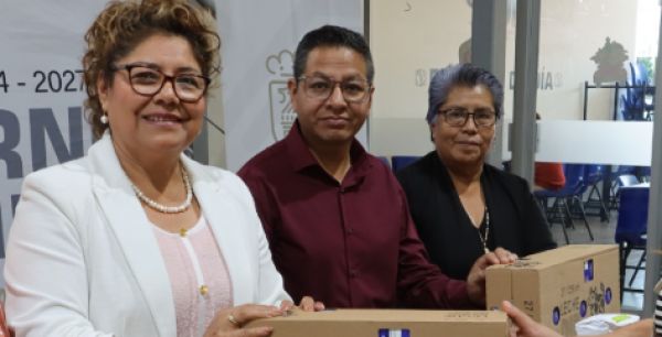 Encabeza Tere Alfaro entrega de insumos alimentarios a escuelas de Cuautlancingo