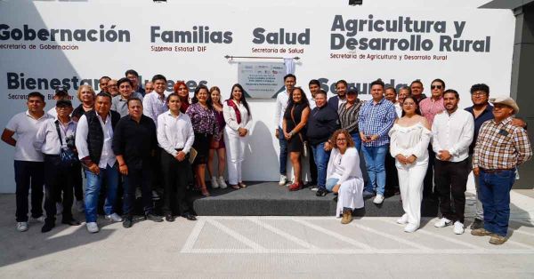Inauguran Alejandro Armenta y Tonantzin Fernández Casa Carmen Serdán