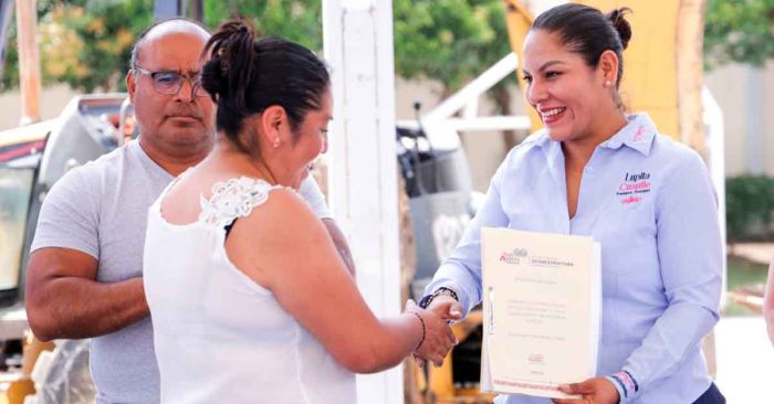 Coloca Lupita Cuautle primera piedra de biblioteca en San Rafael Comac