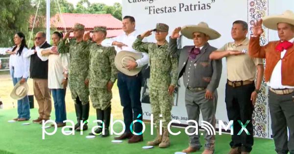 Encabeza Armenta cabalgata Cívico-Militar en Atlixco