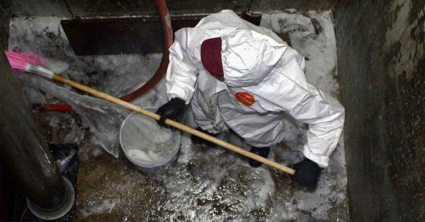 Realizan segunda limpieza de contenedores soterrados en el Z&oacute;calo de Puebla