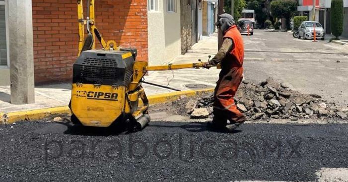 Pagará Ayuntamiento de Puebla mano de obra de los 4 módulos de maquinaria para bacheo