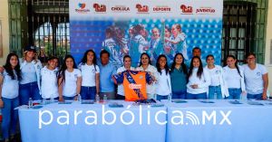 Encabeza Tonantzin Fernández firma de autógrafos con el Puebla Femenil