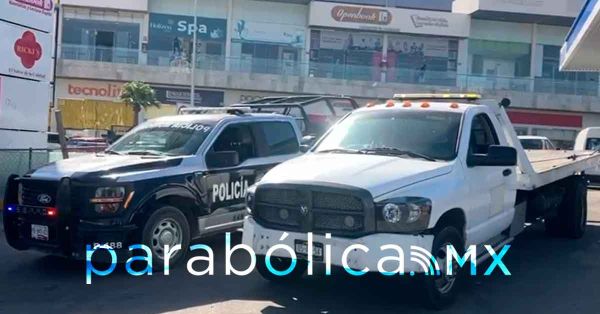 Implementan un operativo contra taxis piratas en la Atlixc&aacute;yotl