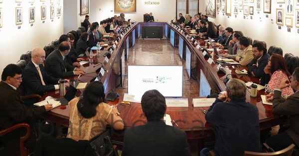 Encabeza Sheinbaum reuni&oacute;n para coordinar "Plan Michoac&aacute;n"