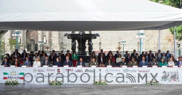 Coloca Pepe Chedraui Bando Solemne de las Fiestas Patrias 2025 en el Palacio Municipal