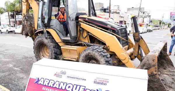 Inicia Cuautle rehabilitaci&oacute;n vial en San Francisco Acatepec