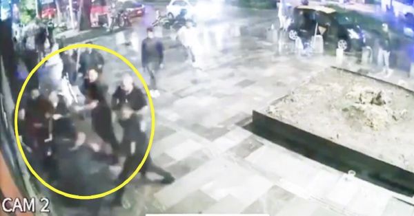 Golpean a j&oacute;venes afuera del bar El Pre ubicado sobre Avenida Ju&aacute;rez