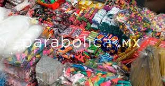 Decomisan Segom y Sedena 350 kilos de pirotecnia en mercados de la capital