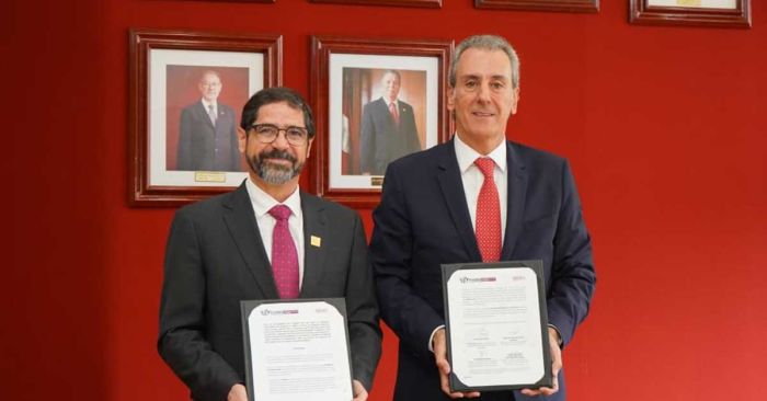 Firma Pepe Chedraui convenio con Ibero Puebla