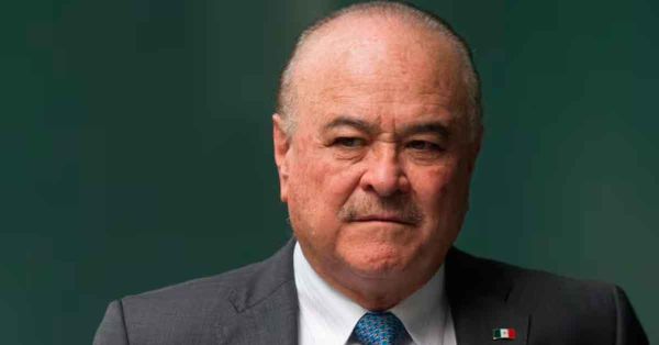 Aparece el panista Ernesto Ruffo en una trama sobre huachicol fiscal