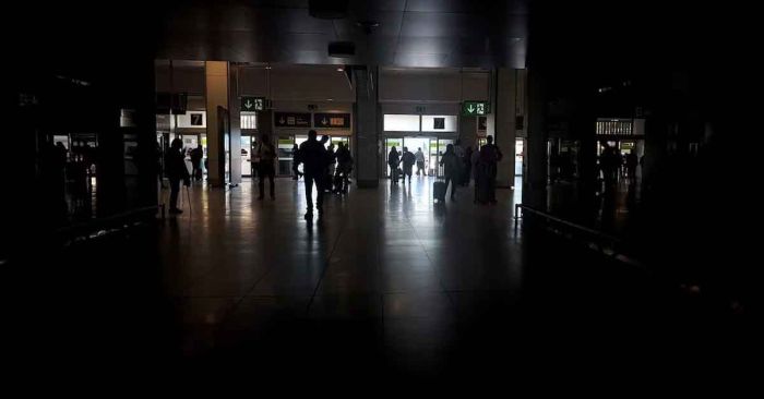 Afecta apagón masivo en España transporte y servicios