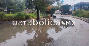Dejan lluvias zonas anegadas en la capital poblana
