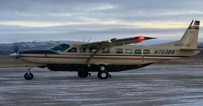 Reportan una avioneta desaparecida con 10 personas en Alaska