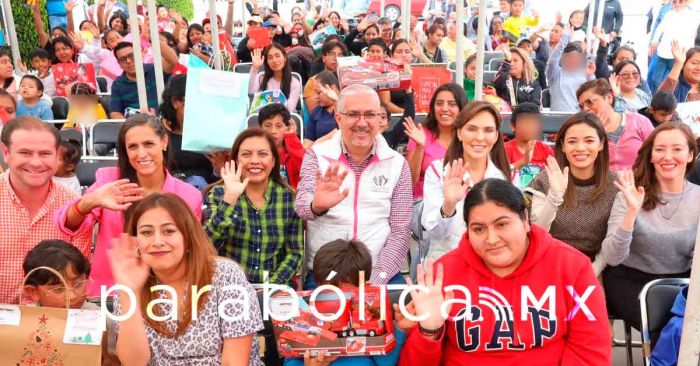 Encabeza MariElise Budib entrega de juguetes a usuarias y usuarios del CMERI