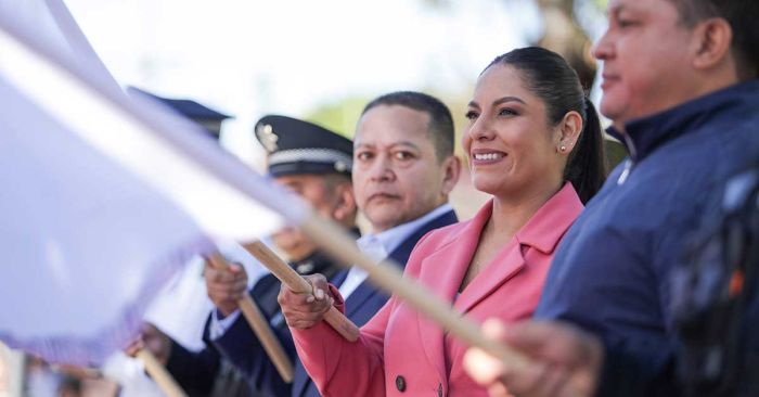 Entrega Lupita Cuautle 15 patrullas y 5 motocicletas para la Polic&iacute;a Municipal