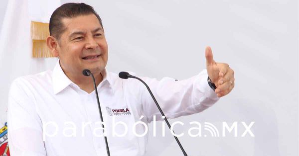 Entrega Armenta apoyos del Programa de Obra Comunitaria en Xicotepec