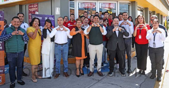 Firma Omar Mu&ntilde;oz convenio de colaboraci&oacute;n con la cadena Oxxo para la instalaci&oacute;n de &ldquo;Arcos Naranja&rdquo;