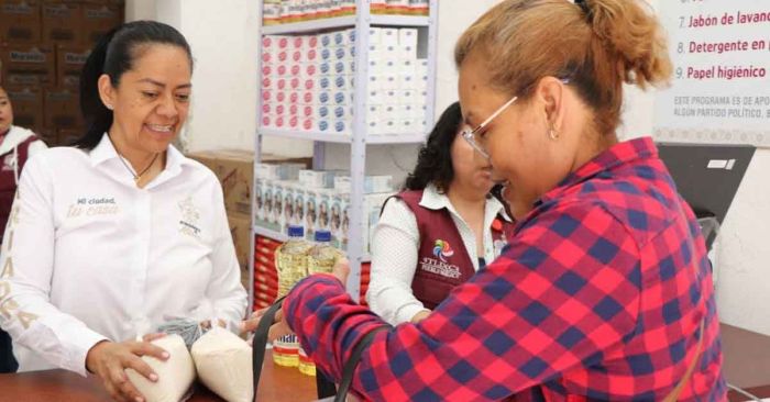 Impulsa Ariadna Ayala Tienda y Farmacia de Abasto Popular