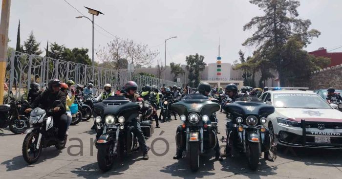 Protestan motociclistas en Congreso de Puebla vs reforma a Ley de Movilidad