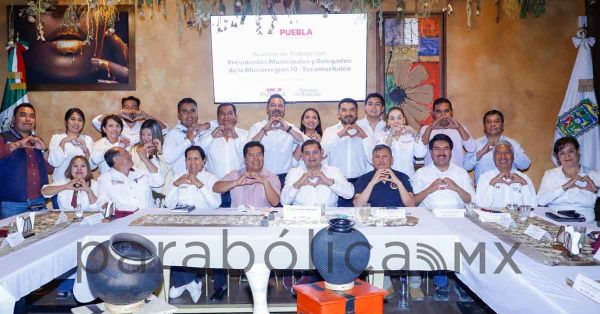 Encabeza Armenta reunión con representantes de 10 microrregiones en Tecamachalco