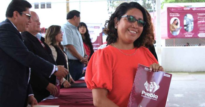 Entrega gobierno de la ciudad constancias de cursos para autoempleo