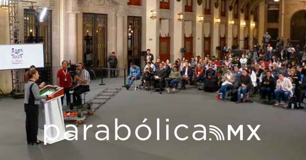 Expone Sheinbaum coincidencias con los padres de los normalistas desaparecidos de Ayotzinapa