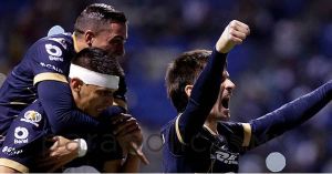 Vence Pumas al Puebla en debut de Efraín Juárez
