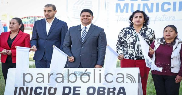 Inaugura Omar Muñoz arco techo de bachillerato "Forjadores de Puebla"