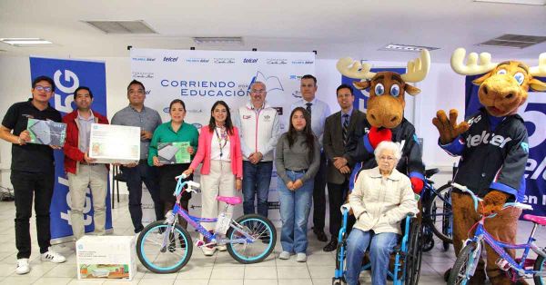 Entregan SMDIF y Fundación Telmex-Telcel apoyos a personas con discapacidad