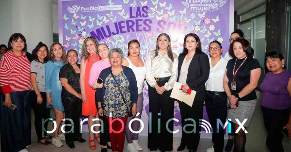 Coloca Secretaría de Administración municipal mural conmemorativo por el 8M