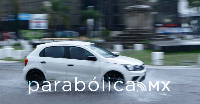 Dejan lluvias calles cerradas en la capital poblana