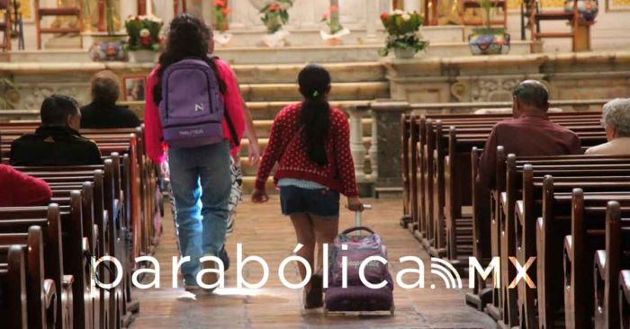 Recibe niñez poblana la bendición de mochilas previo al Regreso a Clases