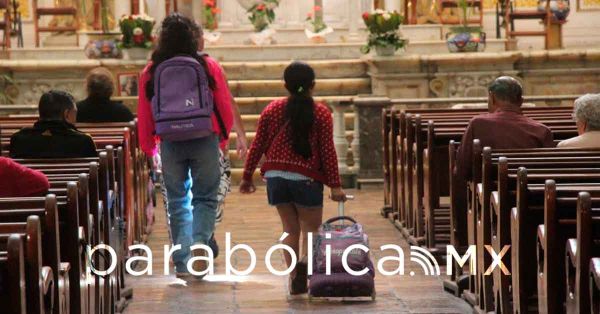 Recibe ni&ntilde;ez poblana la bendici&oacute;n de mochilas previo al Regreso a Clases