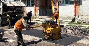Contin&uacute;a campa&ntilde;a de bacheo en fin de semana