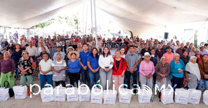 Fortalece Lupita Cuautle la nutrici&oacute;n familiar con 15 mil paquetes alimentarios