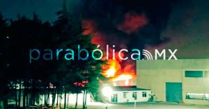 Arde una recicladora en Amozoc
