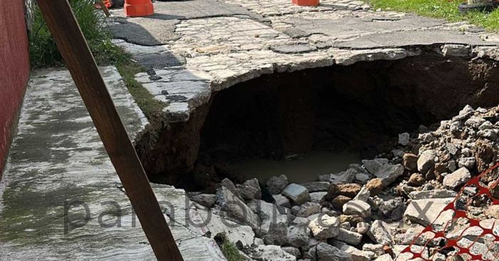 Se forma socav&oacute;n en calles de la Ignacio Romero Vargas