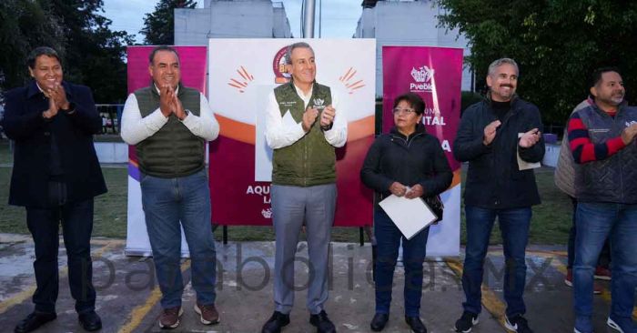 Entrega Pepe Chedraui alumbrado p&uacute;blico en Loma Bella